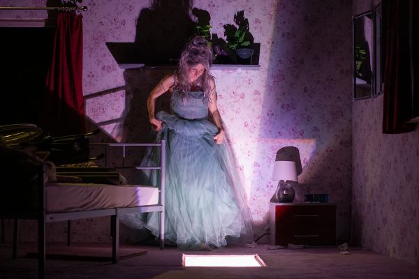 In Schwebe-In Limbo_Theater an der Glocksee_©Leona Ohsiek-26.JPG