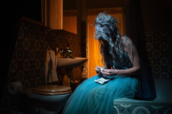 In Schwebe-In Limbo_Theater an der Glocksee_©Leona Ohsiek-1.JPG