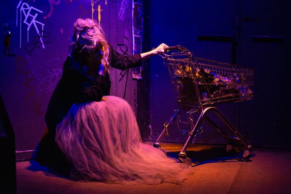 In Schwebe-In Limbo_Theater an der Glocksee_©Leona Ohsiek-12.JPG