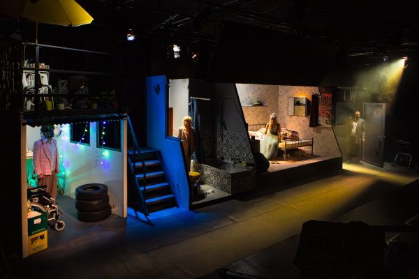 In Schwebe-In Limbo_Theater an der Glocksee_©Leona Ohsiek-21.JPG