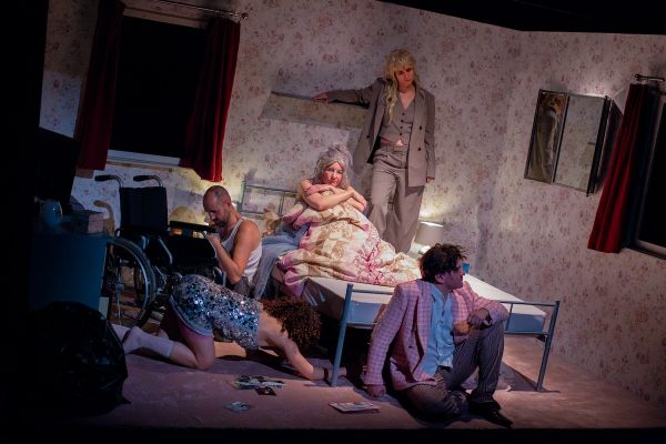 In Schwebe-In Limbo_Theater an der Glocksee_©Leona Ohsiek-24.JPG