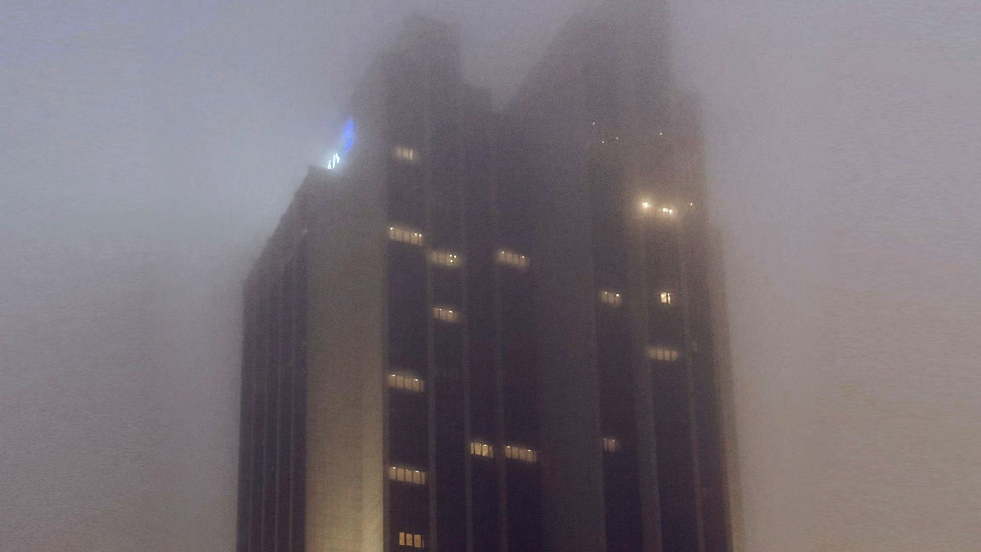 IN SCHWEBE / IN LIMBO